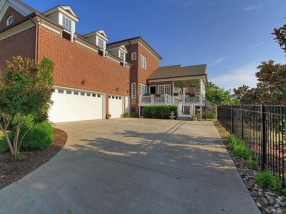 4th image of 1610 Championship Blvd
