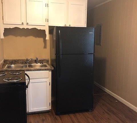 5th image of 403 King Forest Dr