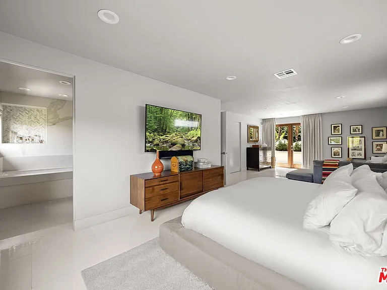 2035 De Mille Dr — Photo 19
