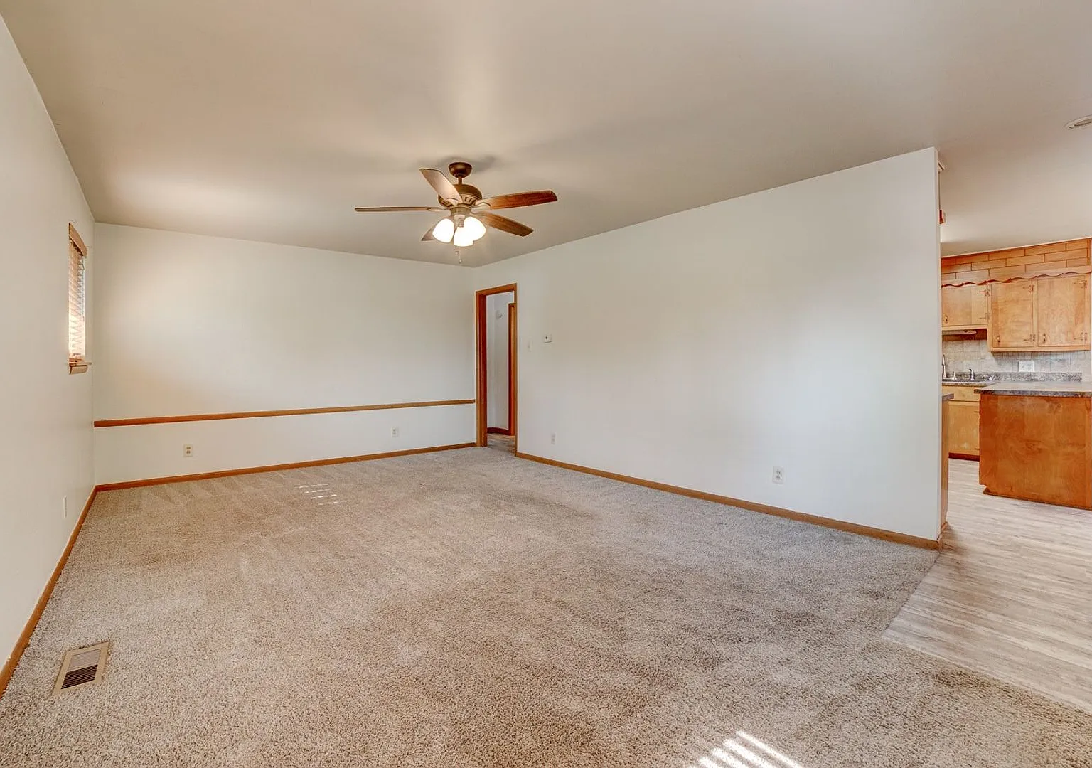 Beautiful 2BD/1BA next to River Parks — Photo 3