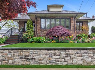 40 Harding Ave, Lynbrook, NY 11563