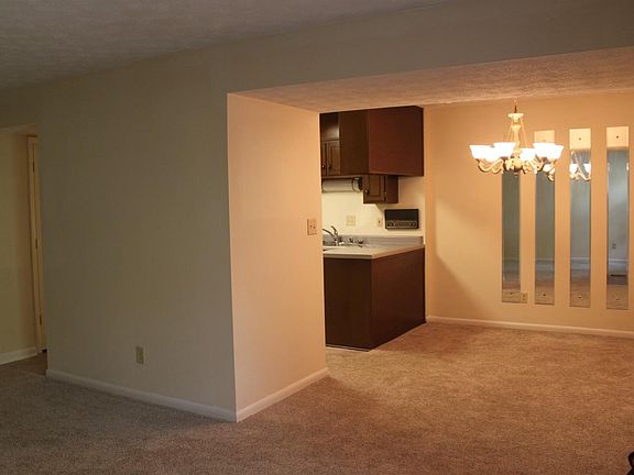 5th image of 3400 Laredo Dr #C