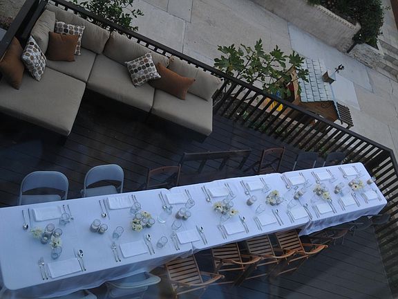 Al fresco dining for large party