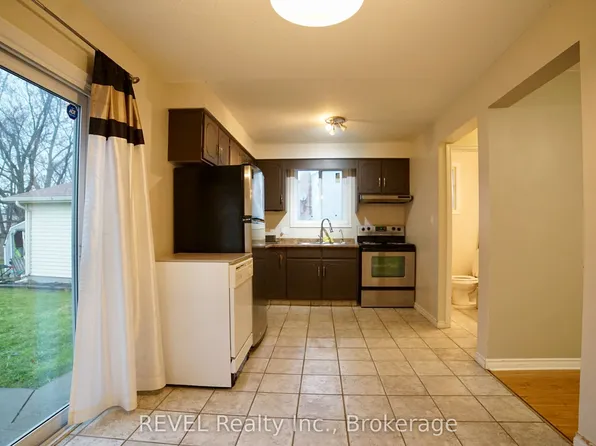 32 Vintage Cres, Saint Catharines, ON L2S 3C3