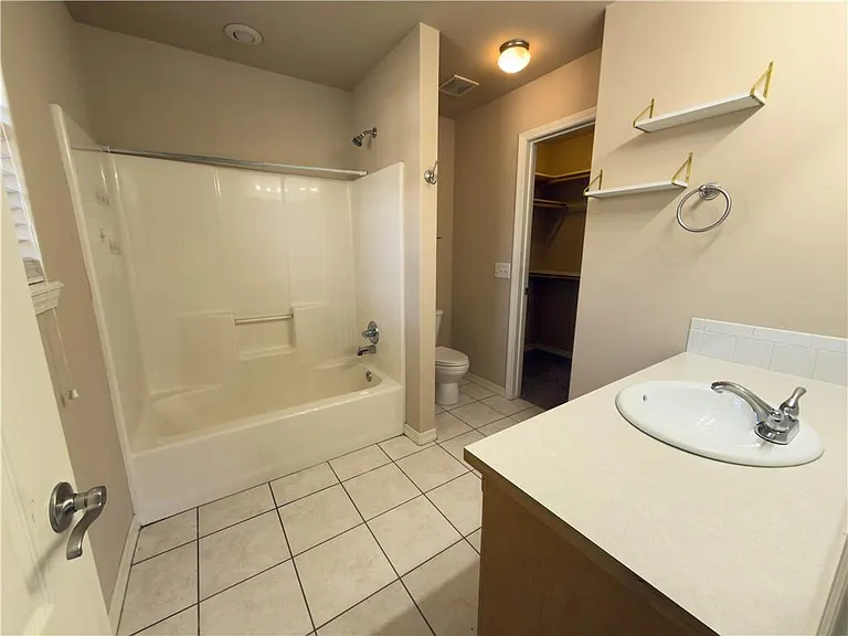 3706 SW Hansom Loop — Photo 7