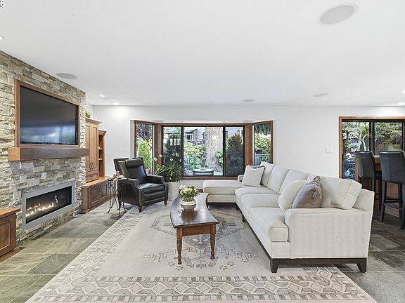 3rd image of 7860 SW Barnard Dr