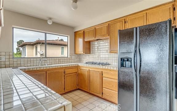 4th image of 2655 E 21st St
