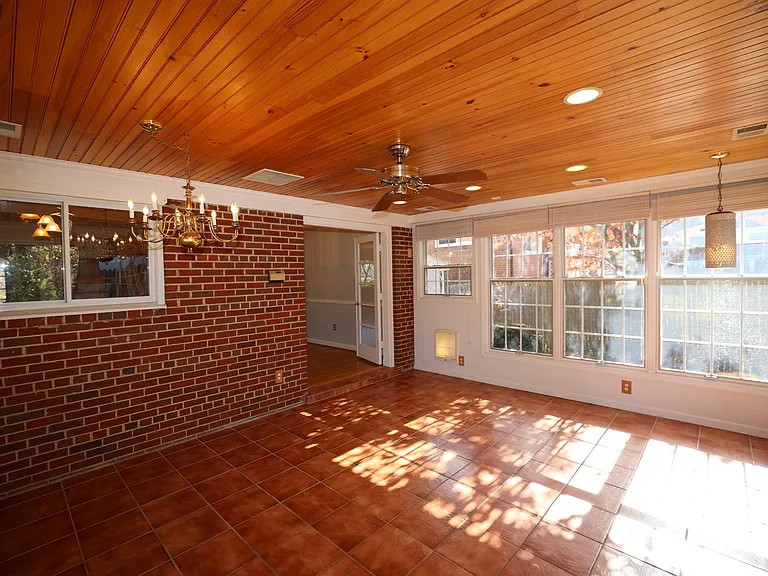 7506 Newmarket Dr — Photo 15