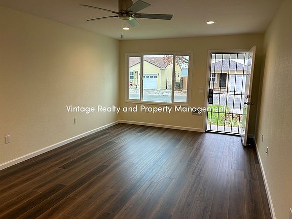5th image of 3021 Saint Joseph Dr