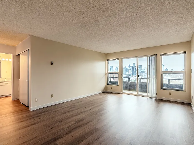 Galleon Apartments — Photo 5