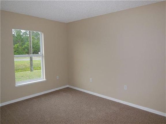 5th image of 15 Herring Ct