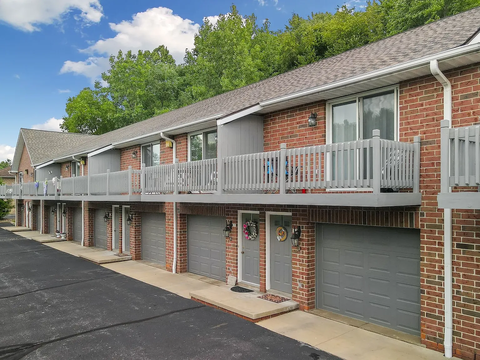 Long Drive Townhomes - Greater Akron — Photo 2