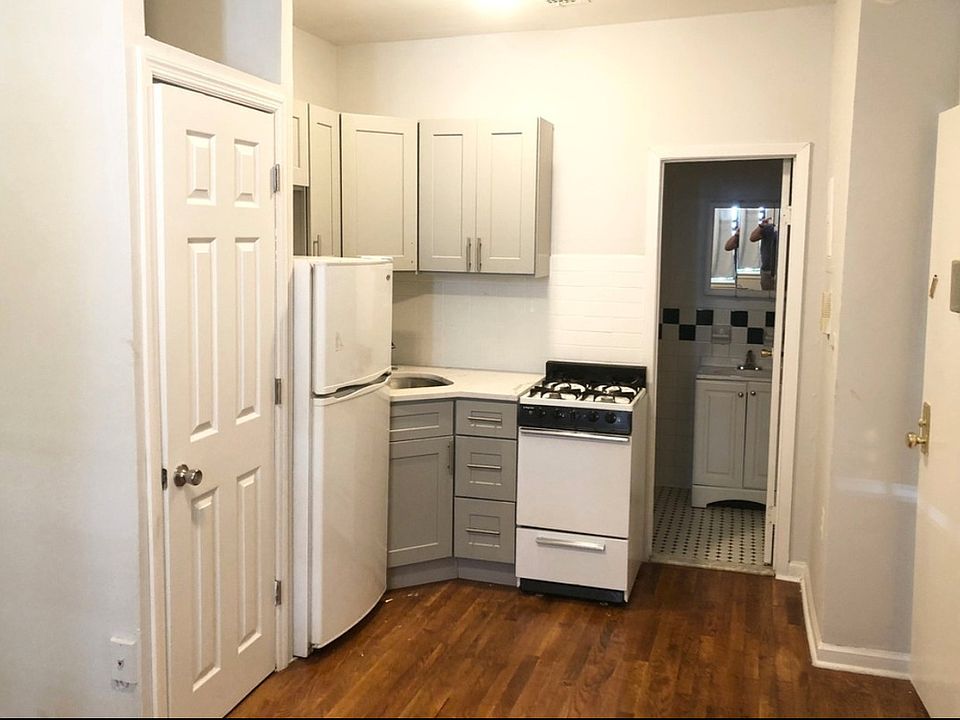 1st image of 324 E 8th St #2B