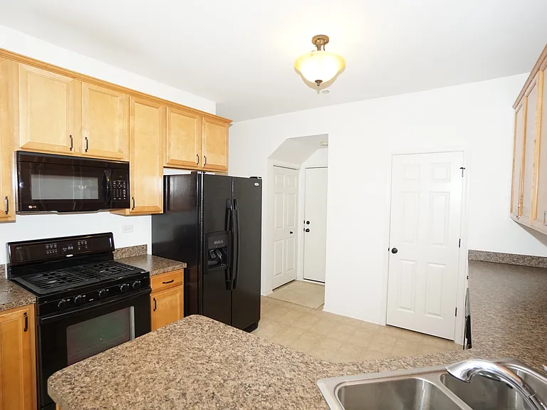 210 Portage Ln #D — Photo 9
