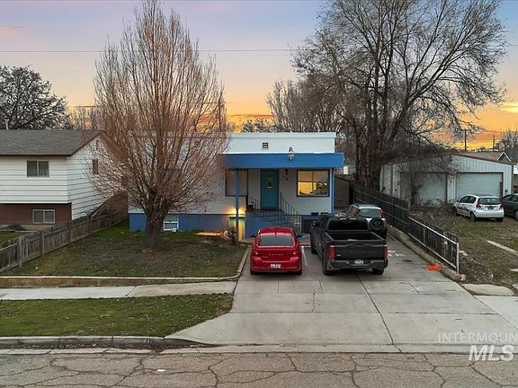 4th image of 116 22nd Ave S