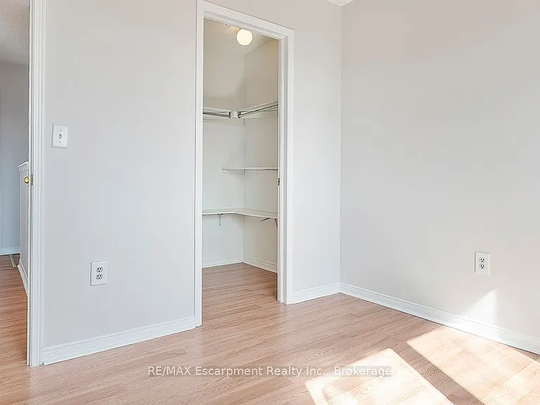 4832 Capri Cres — Photo 22