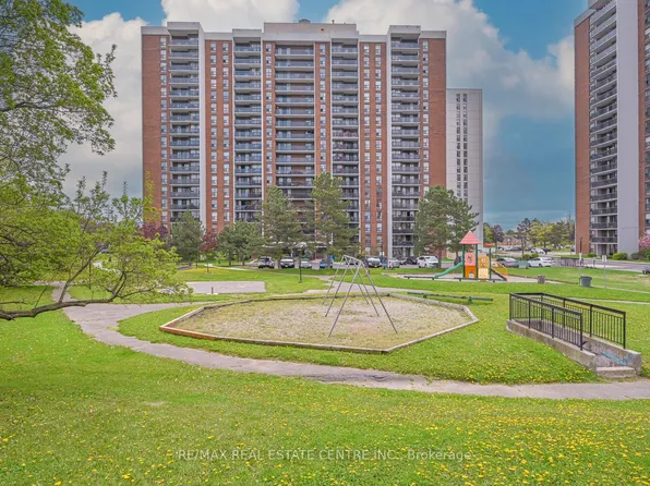 21 Knightsbridge Rd #403, Brampton, ON L6T 3Y1