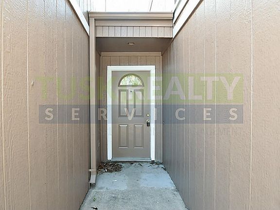 3rd image of 12327 Fairmeadow Dr
