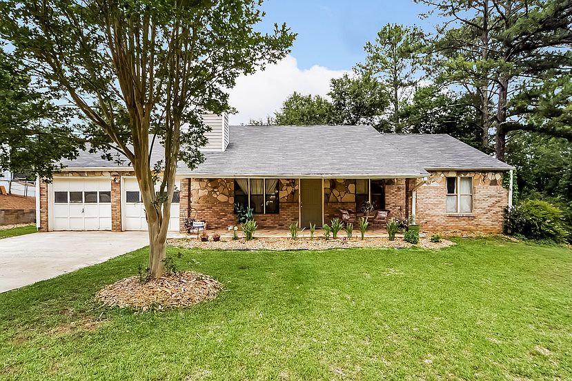 1st image of 208 Windcrest Ct