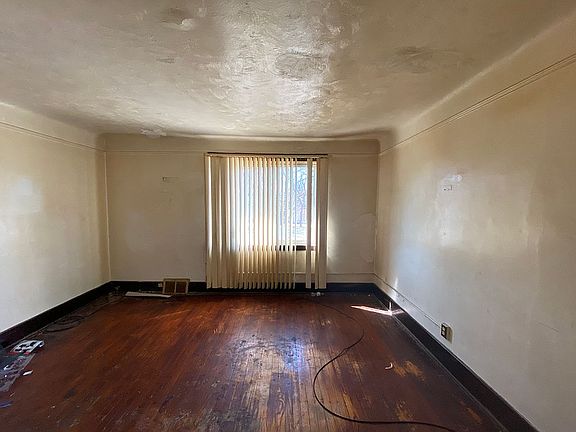 4th image of 15774 Cherrylawn St