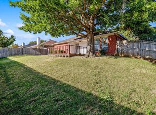 1813 Canterbury Cir, Fort Worth, TX 76112