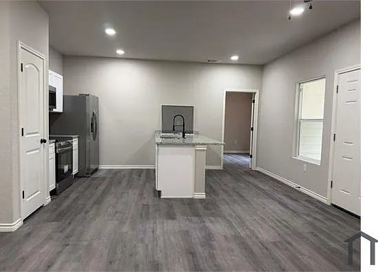 3 bed, 1116 sqft, $1,650 — Photo 3
