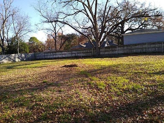 3rd image of 4805 White Oak Ln