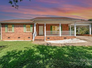 2102 2nd Ave NW, Hickory, NC 28601