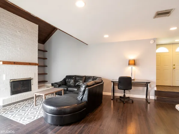 3317 Beacon St Unit 74, North Chicago, IL 60064