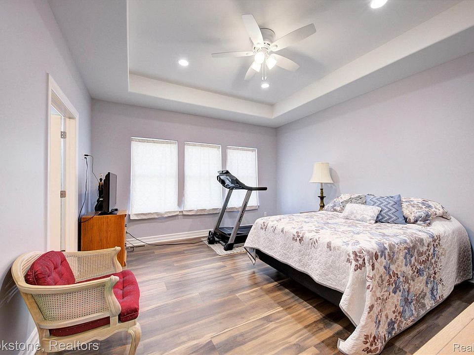 1266 Christine Dr, photo 29