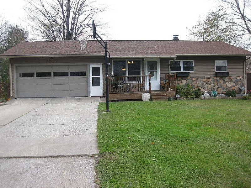 4066 Ridgewood Dr photo 1