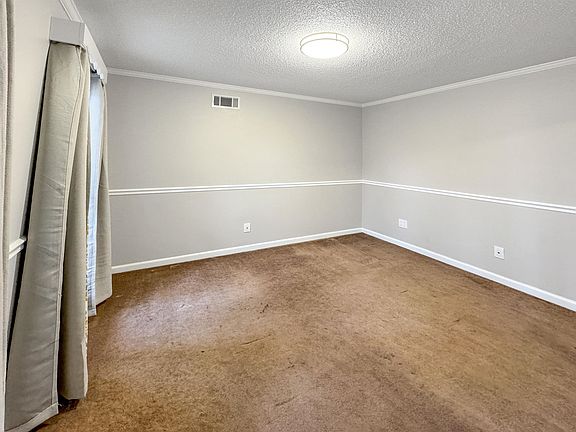 4th image of 3900 Earlynn Dr