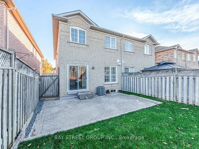 130 Royal Appian Cres — Photo 21