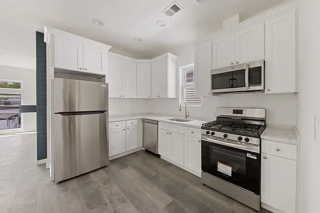 20 N Straight St #1 — Photo 2