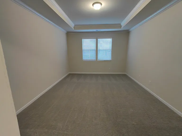 Woodend Dr — Photo 9
