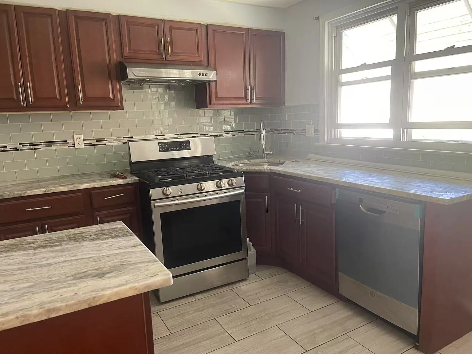 3 bed, 1.5 bath, 1581 sqft, $1,900 — Photo 1