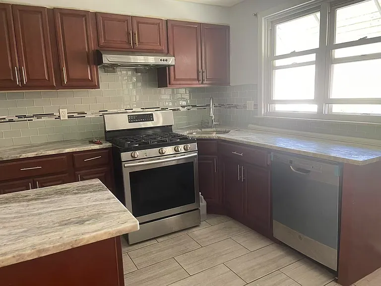 122X Jefferson St — Photo 1