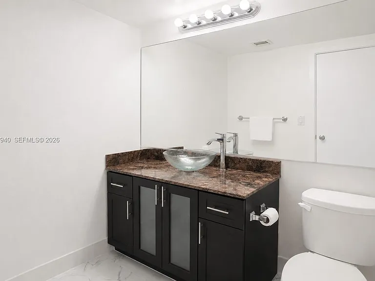7601 E Treasure Dr #910 — Photo 10