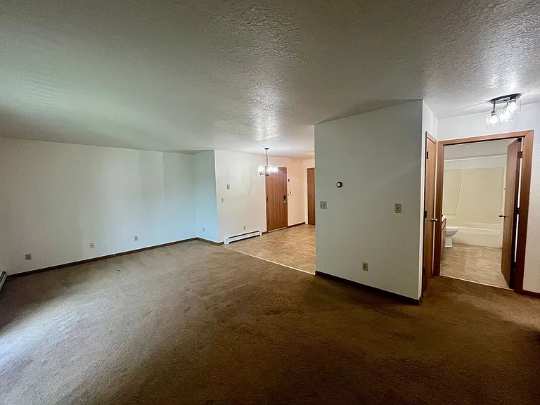 2710 Washington Ave — Photo 6