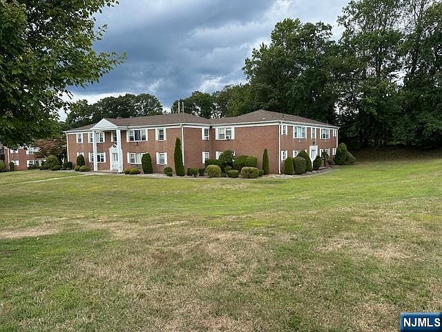 1st image of 24 Rolling Ridge Rd APT A