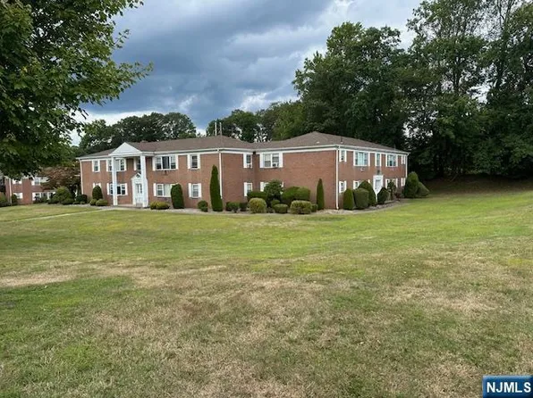 24 Rolling Ridge Rd APT A, Montvale, NJ 07645
