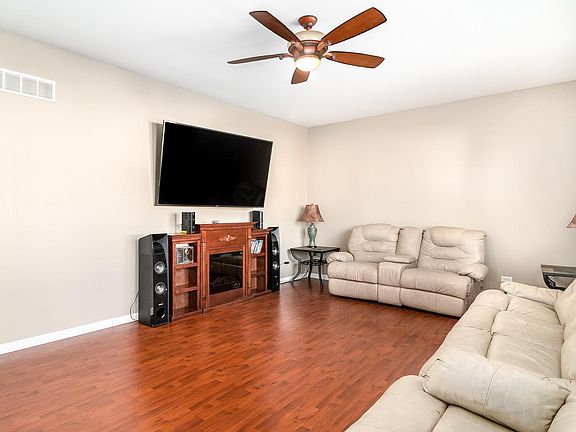 5th image of 1817 Oleander Dr