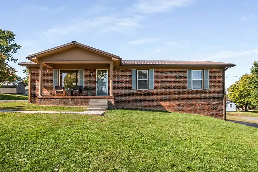 208 Lee Ave