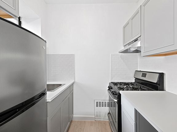 5th image of 317 E 3rd St #5C