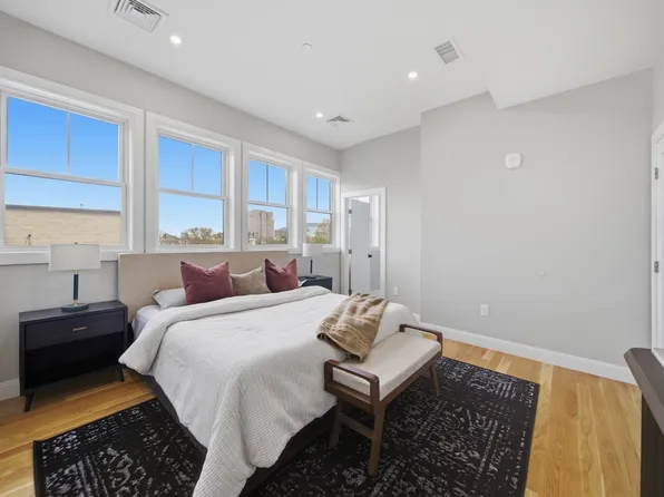 174 Walnut St #3, Somerville, MA 02145