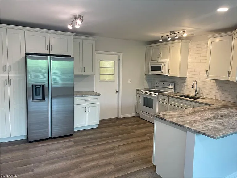 3183 Poinciana Dr — Photo 5