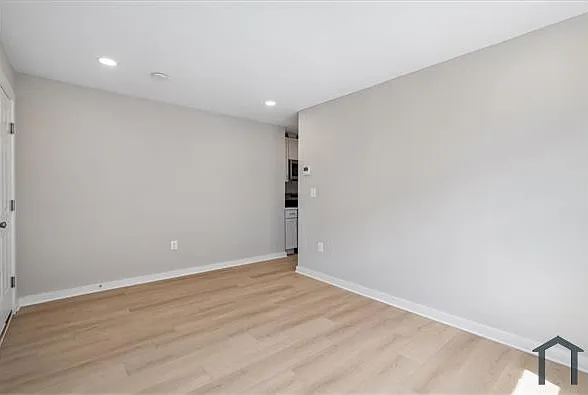 1410 Young St SE #8 — Photo 4