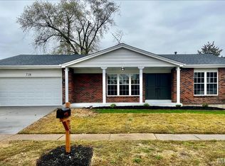 738 Waterfall Dr, Florissant, MO
