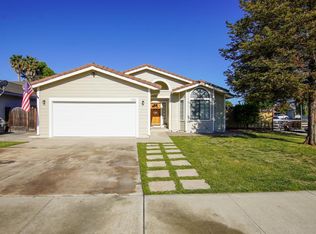 1300 Versailles Dr, Hollister, CA