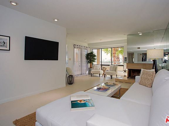 5th image of 122 Ocean Park Blvd Unit 506